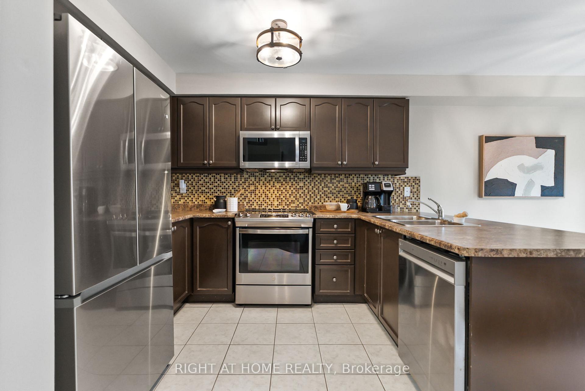 Photo 7 of 179 Courvier Crescent, Clarington, Bowmanville — HOMEH