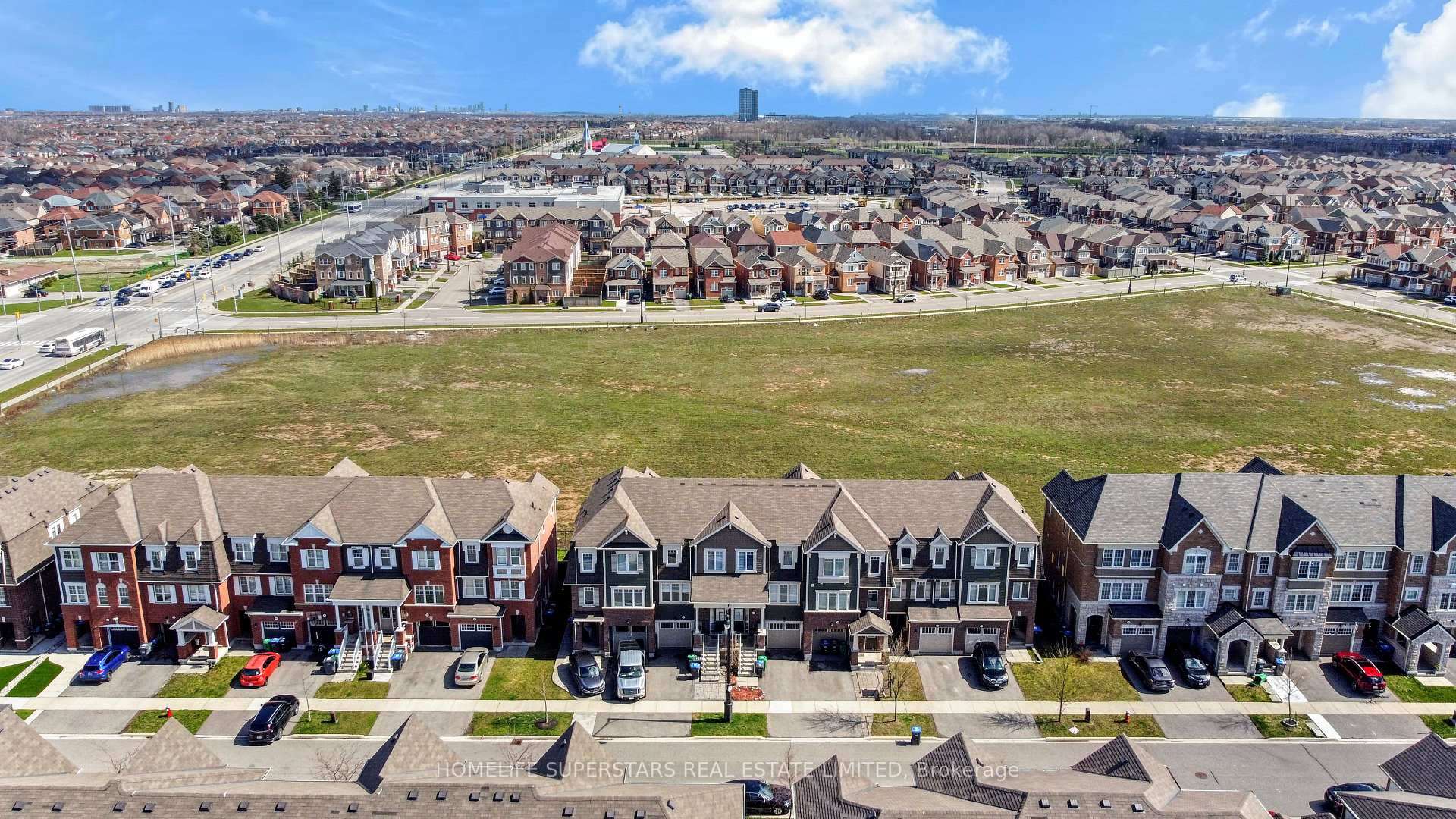 Photo 2 of 72 Bannister Crescent, Brampton, Northwest Brampton — HOMEH