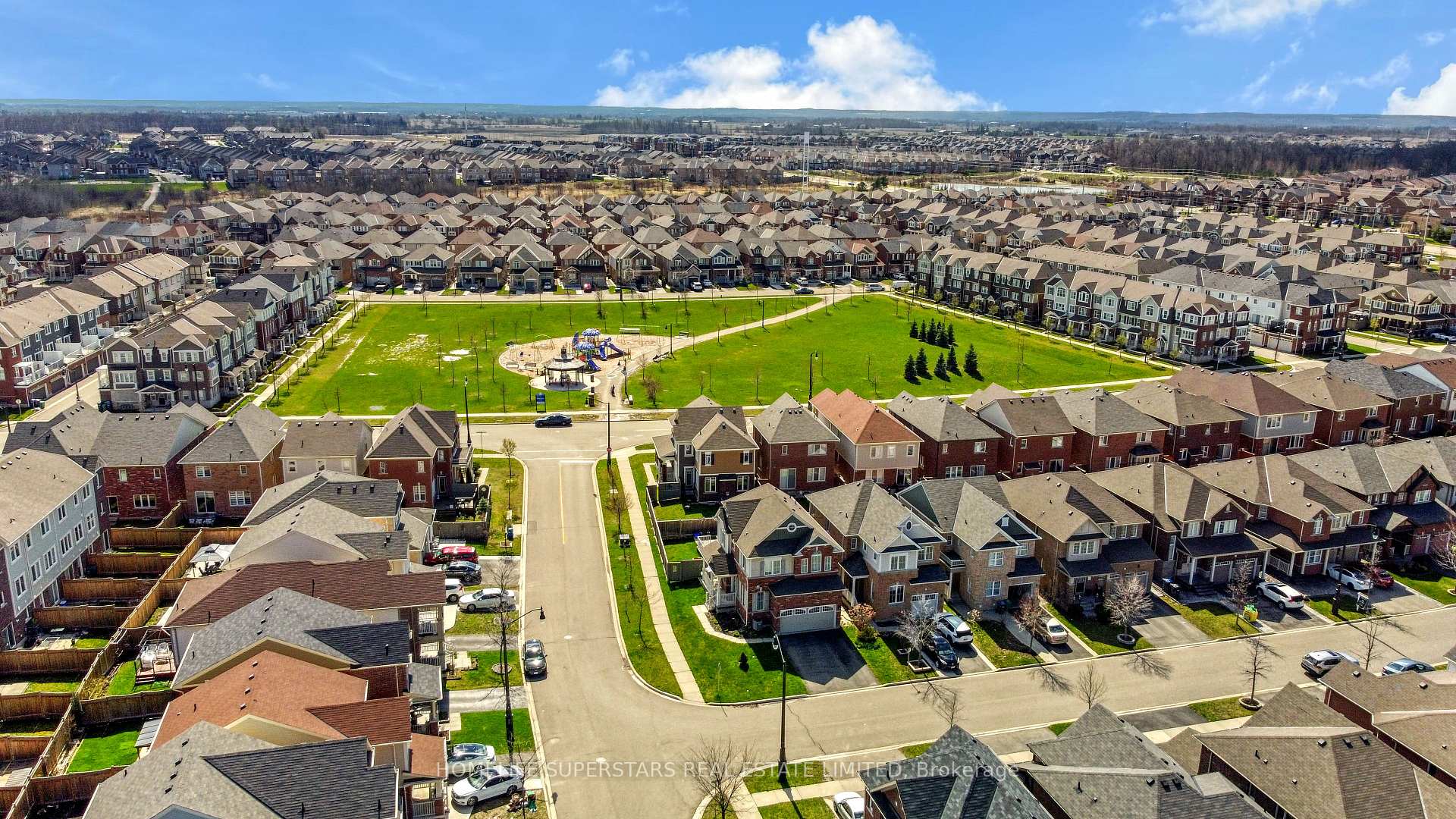 Photo 3 of 72 Bannister Crescent, Brampton, Northwest Brampton — HOMEH