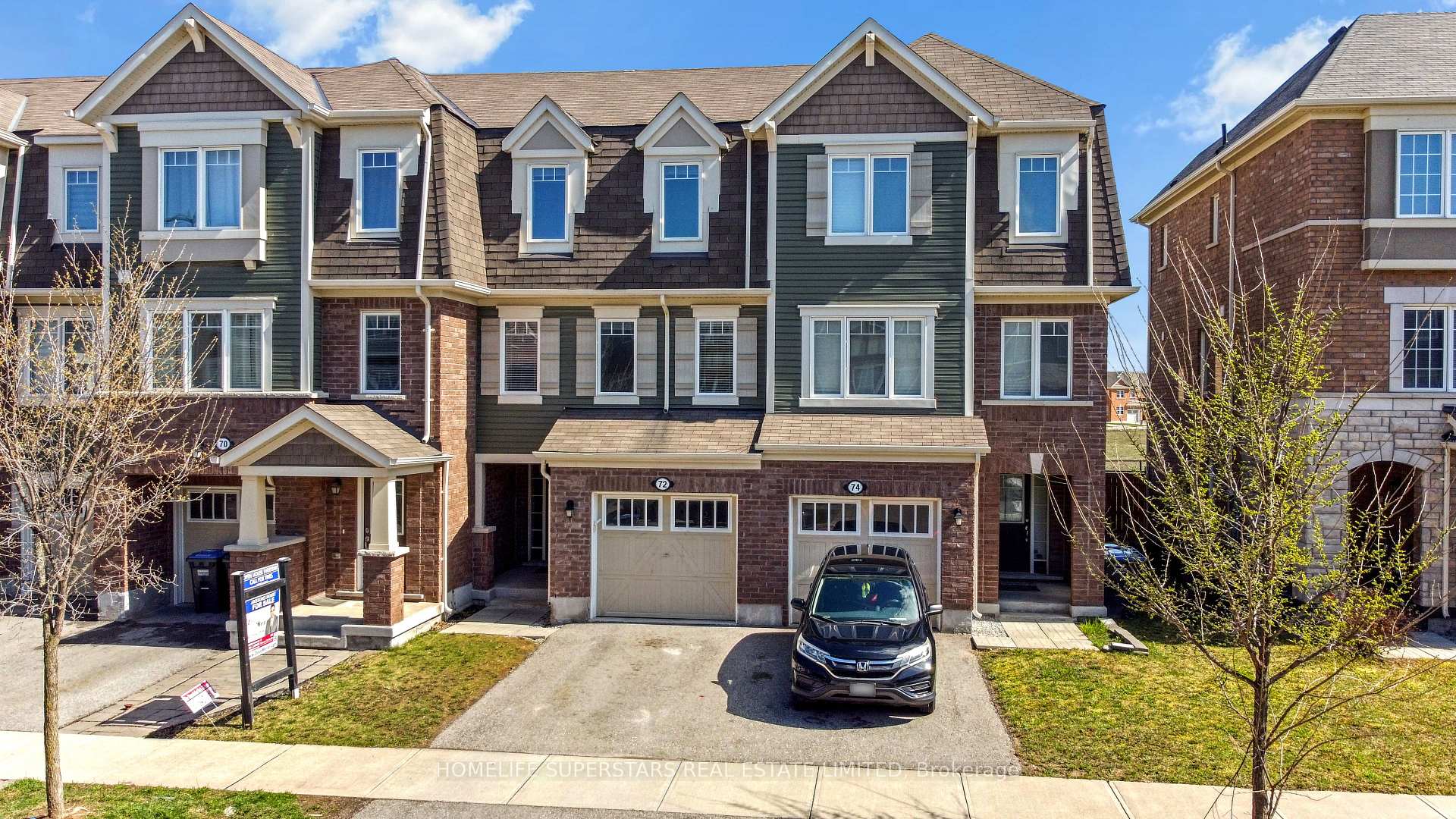 Photo 5 of 72 Bannister Crescent, Brampton, Northwest Brampton — HOMEH