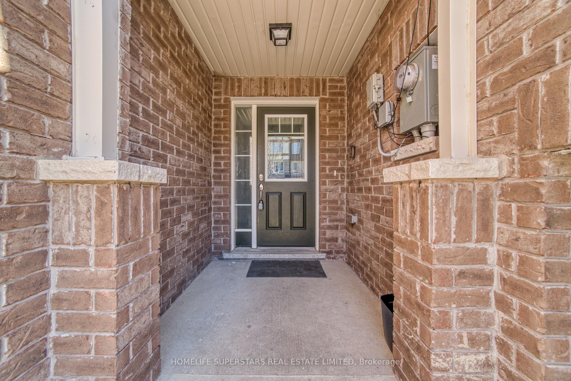 Photo 4 of 72 Bannister Crescent, Brampton, Northwest Brampton — HOMEH
