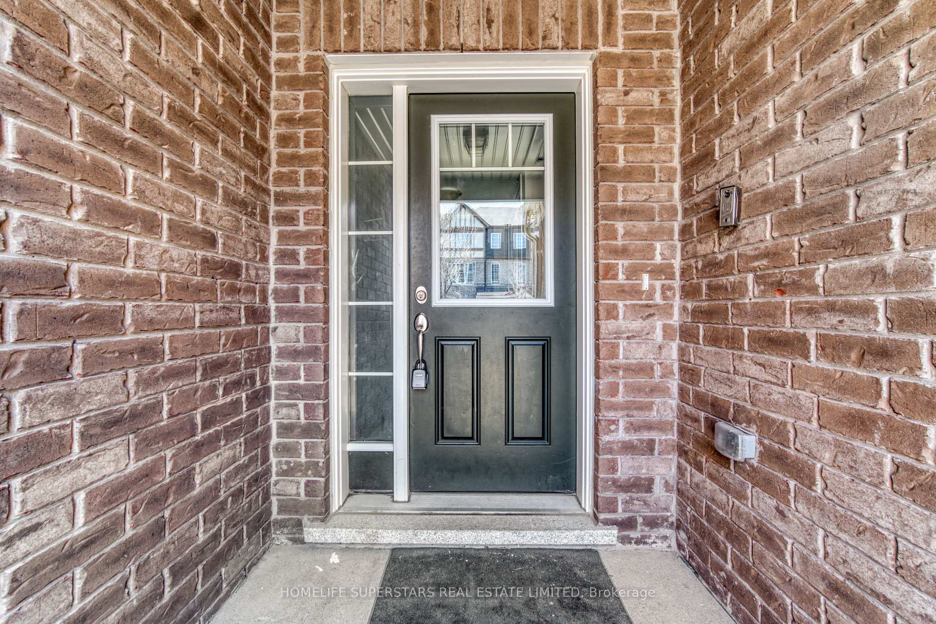 Photo 6 of 72 Bannister Crescent, Brampton, Northwest Brampton — HOMEH