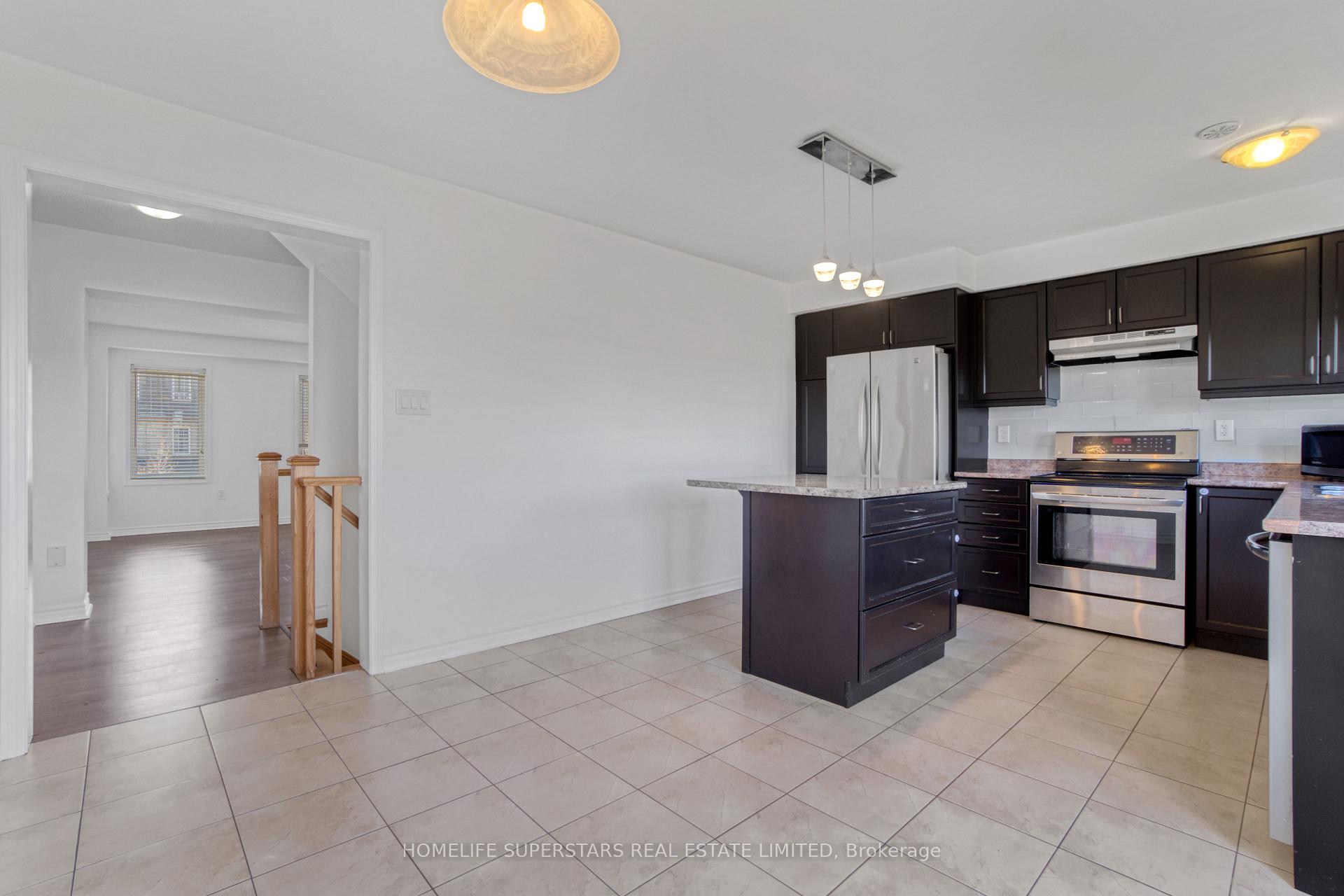 Photo 9 of 72 Bannister Crescent, Brampton, Northwest Brampton — HOMEH