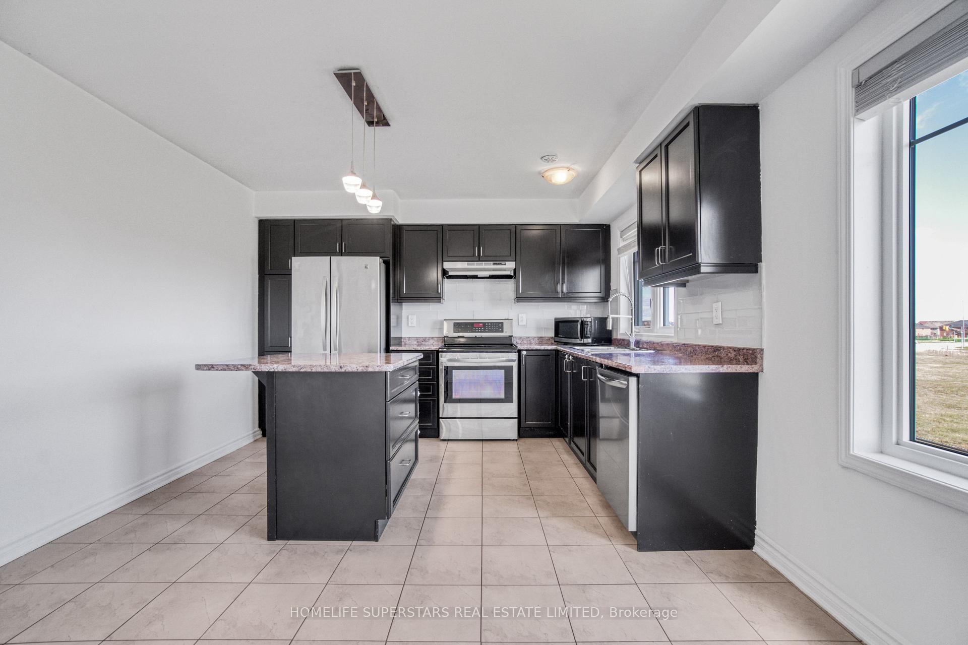 Photo 15 of 72 Bannister Crescent, Brampton, Northwest Brampton — HOMEH