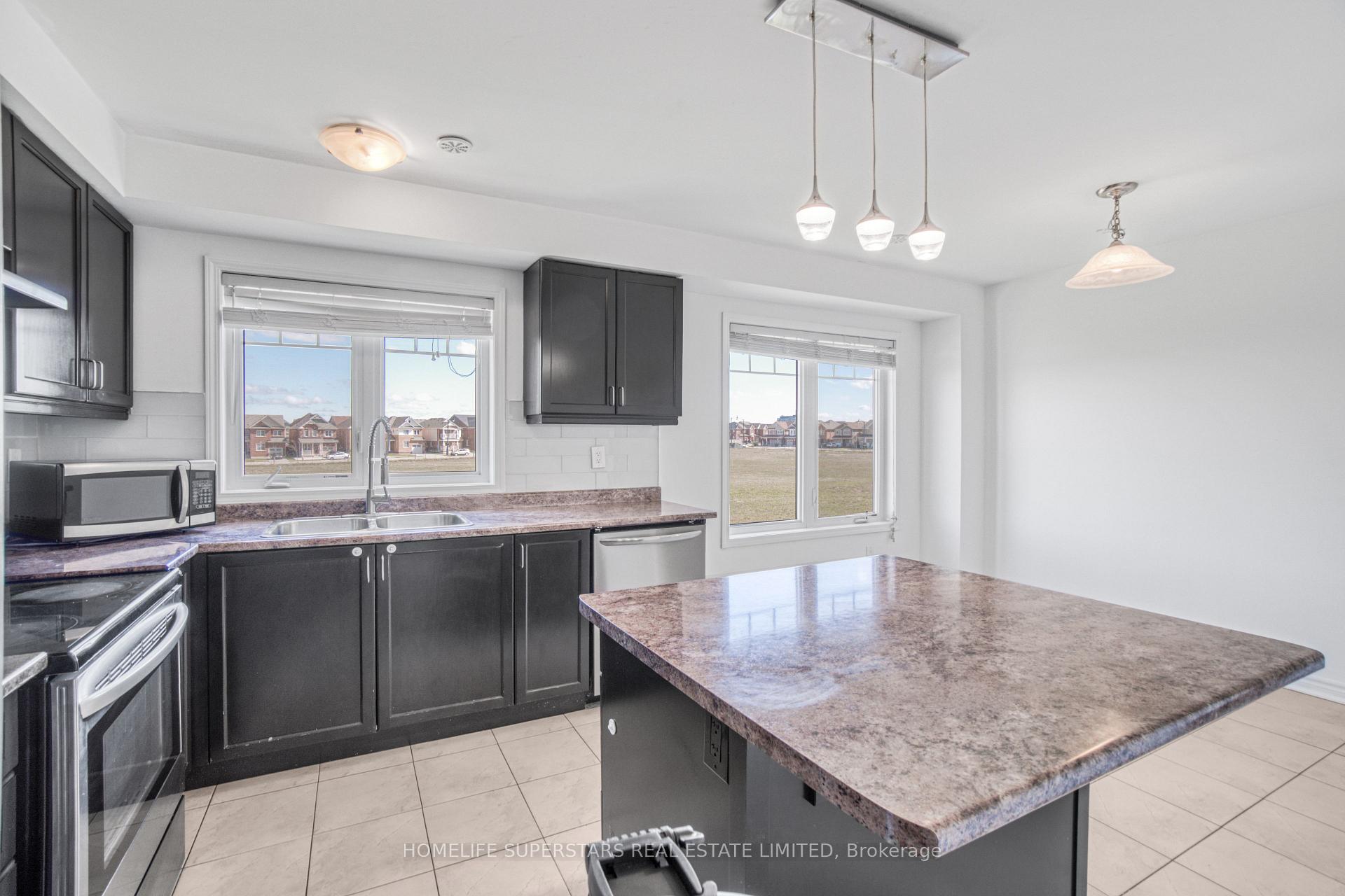 Photo 31 of 72 Bannister Crescent, Brampton, Northwest Brampton — HOMEH
