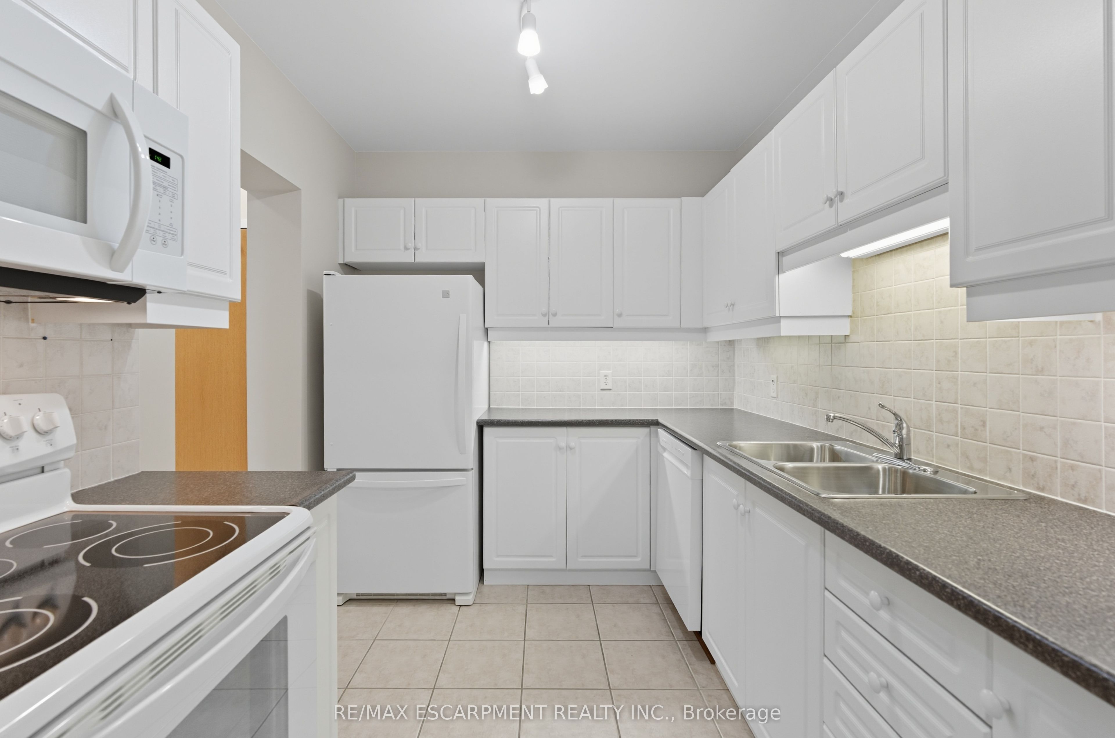 Photo 30 of Unit 211, 2075 Amherst Heights Drive, Burlington, Brant Hills — HOMEH