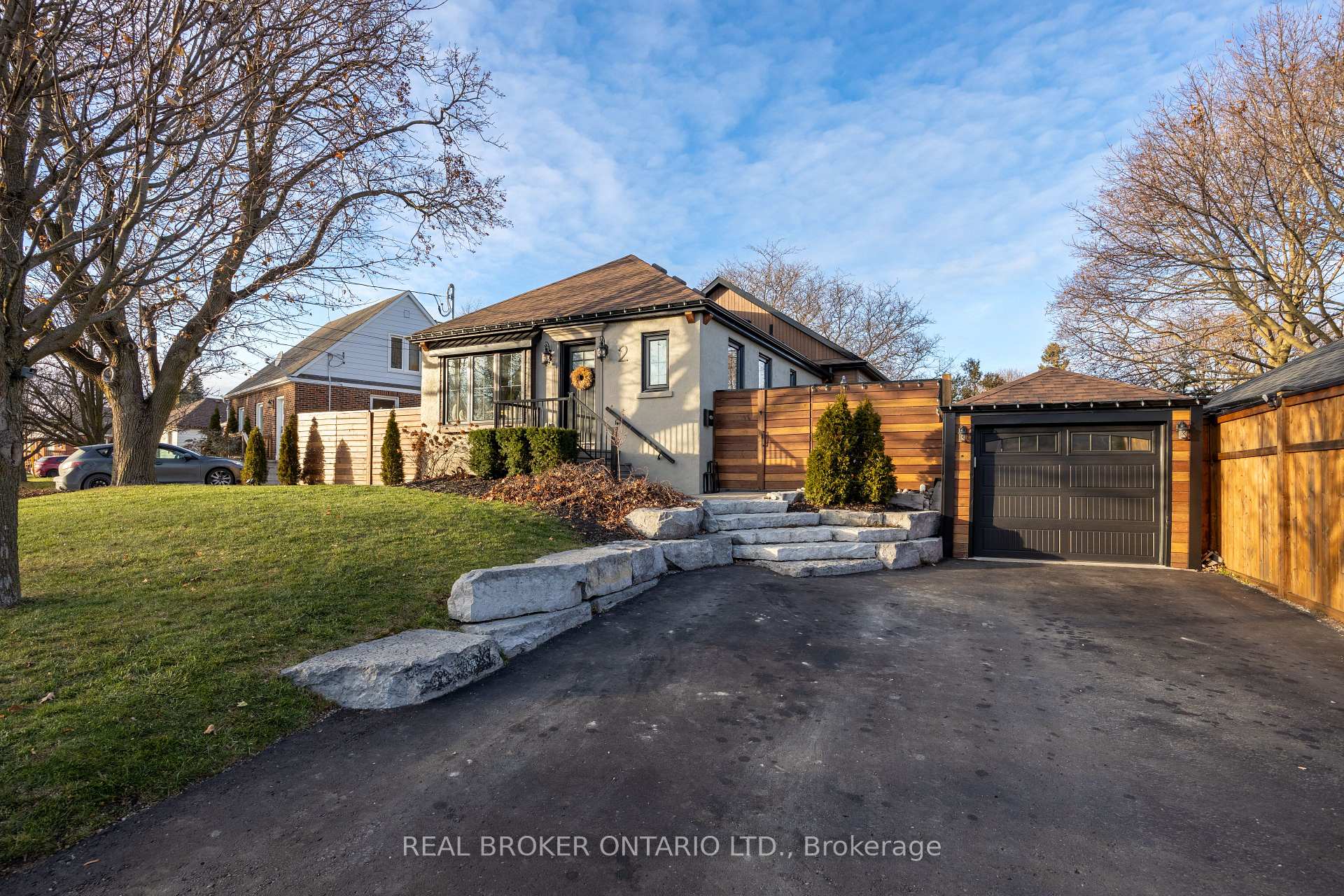Photo 4 of 2 Jane Street, Clarington, Bowmanville — HOMEH
