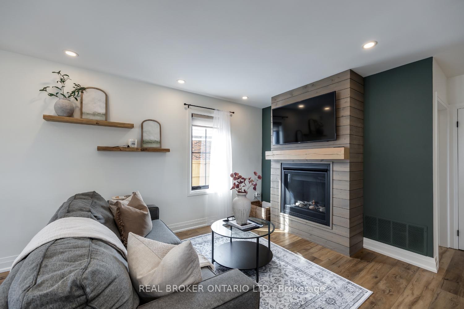 Photo 13 of 2 Jane Street, Clarington, Bowmanville — HOMEH