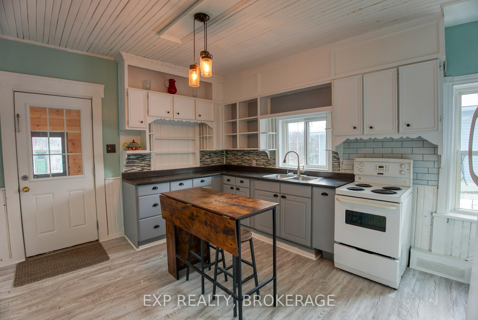 Photo 4 of 10933 Road 38, Frontenac, Frontenac Centre — HOMEH