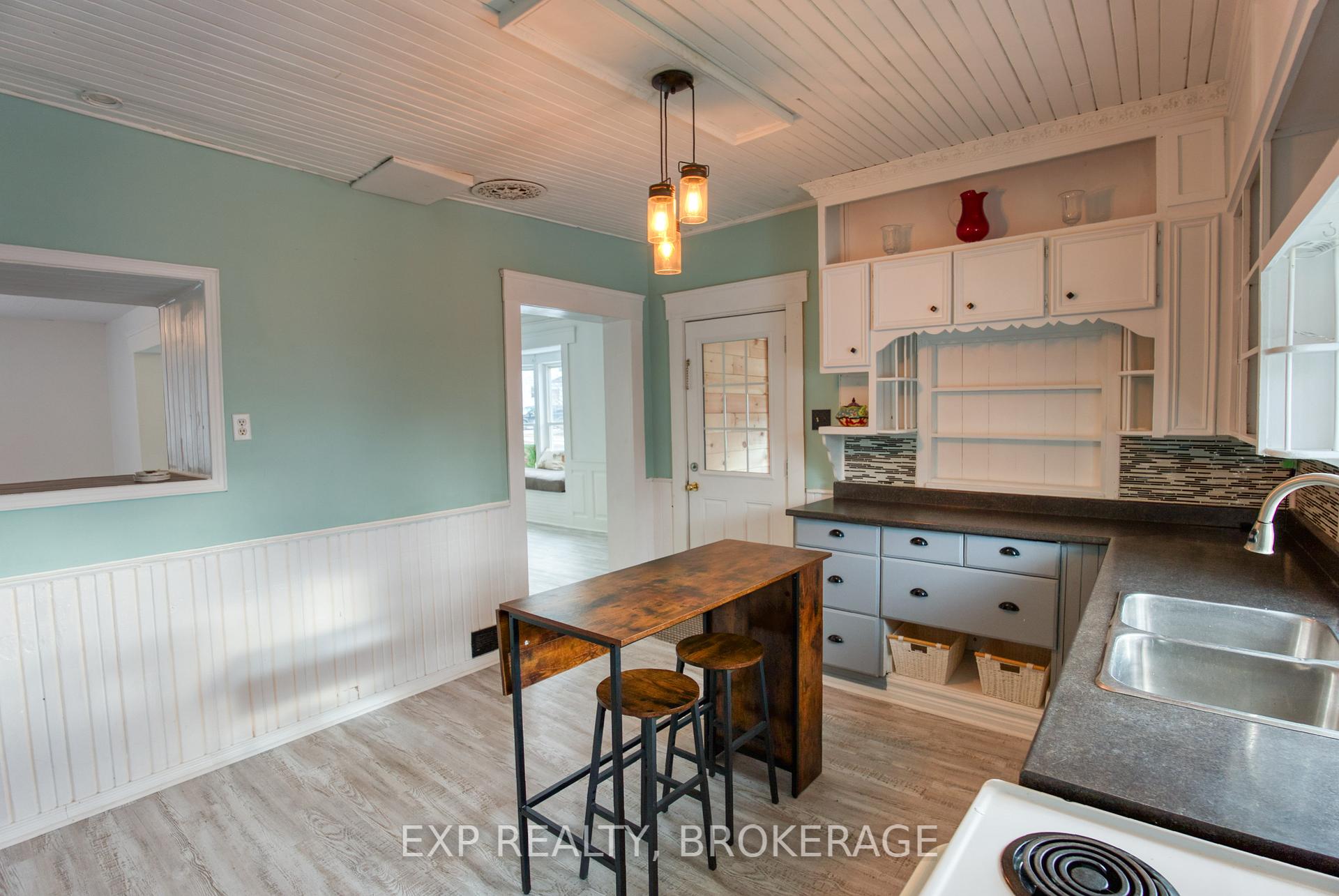 Photo 10 of 10933 Road 38, Frontenac, Frontenac Centre — HOMEH