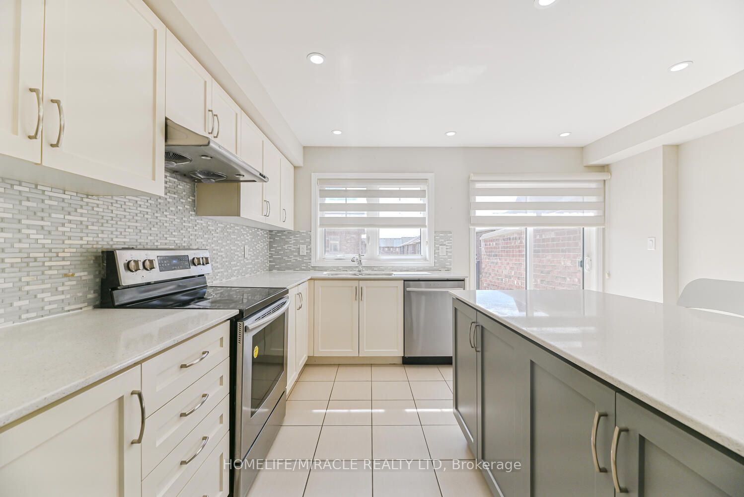 Photo 70 of 35 Finegan Circle, Brampton, Northwest Brampton — HOMEH