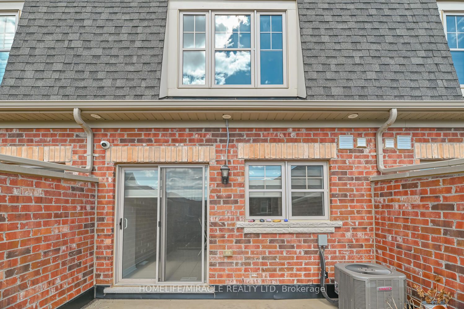 Photo 94 of 35 Finegan Circle, Brampton, Northwest Brampton — HOMEH