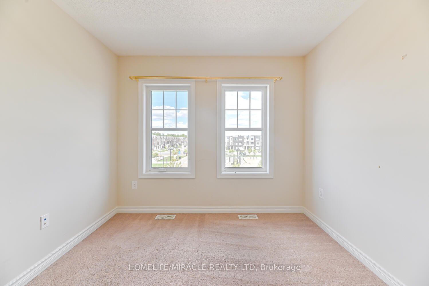 Photo 81 of 35 Finegan Circle, Brampton, Northwest Brampton — HOMEH