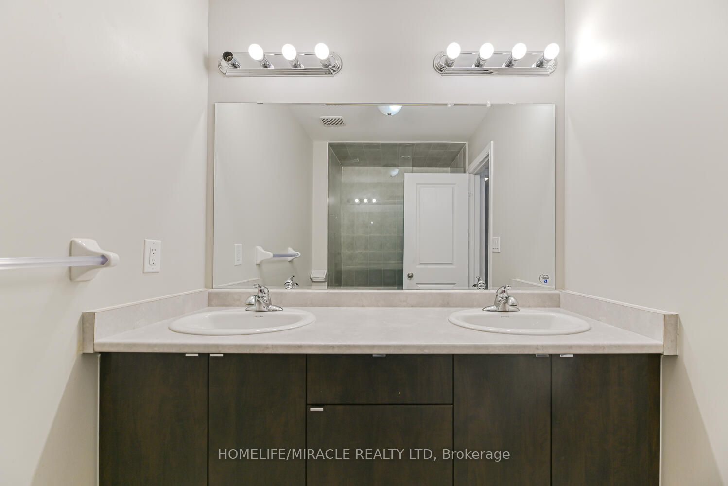 Photo 88 of 35 Finegan Circle, Brampton, Northwest Brampton — HOMEH