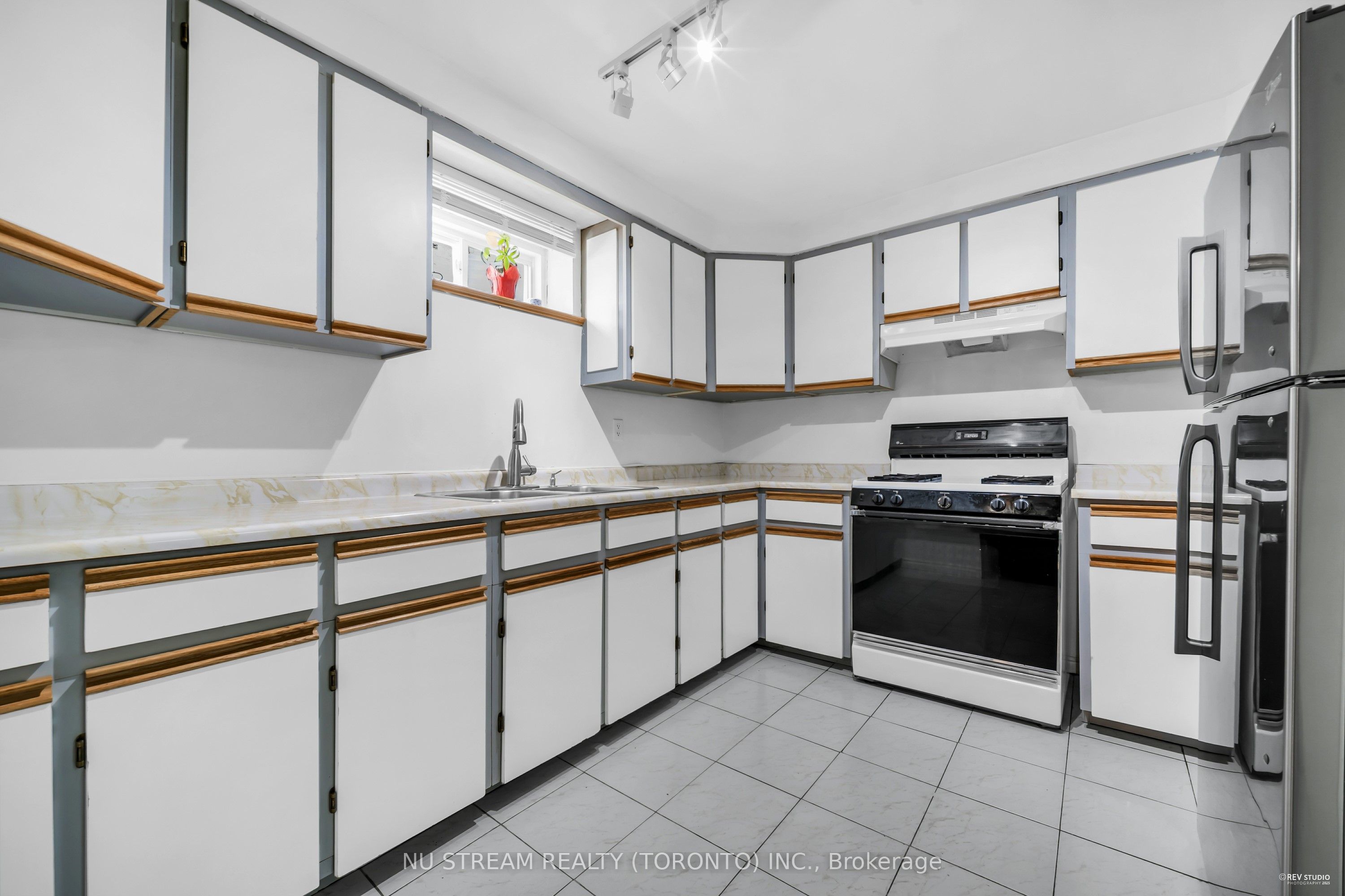 Photo 94 of 43 Brandy Crescent, Vaughan, East Woodbridge — HOMEH