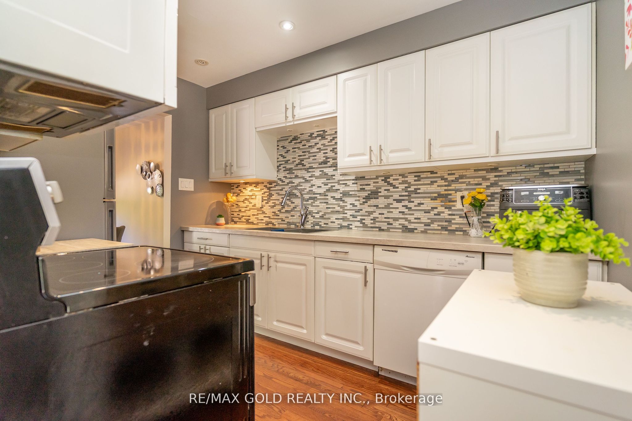 Photo 110 of Unit 61, 46 Dearbourne Boulevard, Brampton, Southgate — HOMEH
