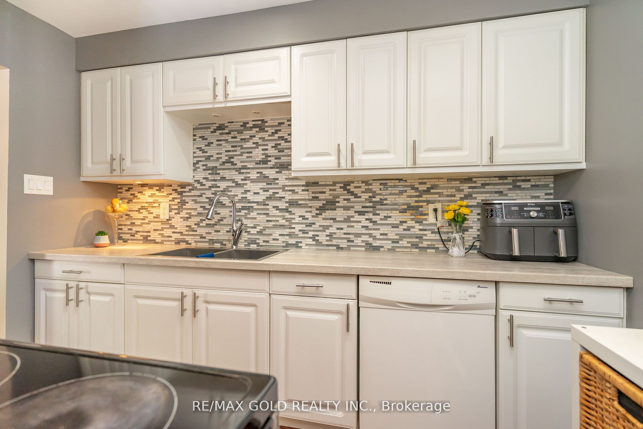 Photo 109 of Unit 61, 46 Dearbourne Boulevard, Brampton, Southgate — HOMEH