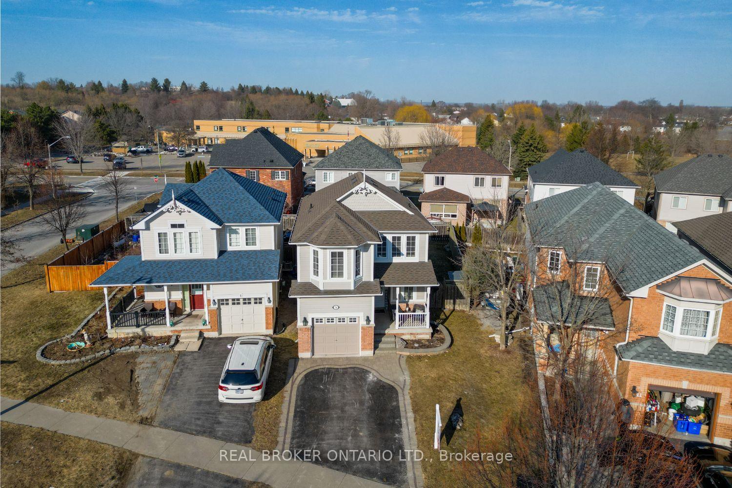 Photo 3 of 5 Millburn Drive, Clarington, Bowmanville — HOMEH