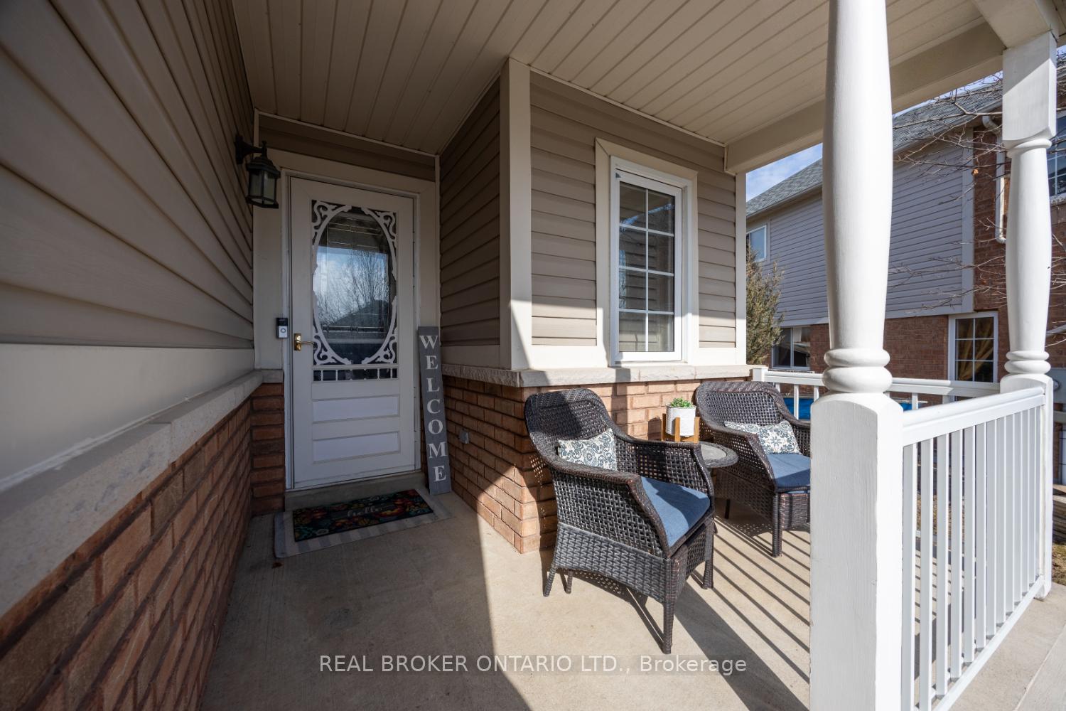 Photo 4 of 5 Millburn Drive, Clarington, Bowmanville — HOMEH