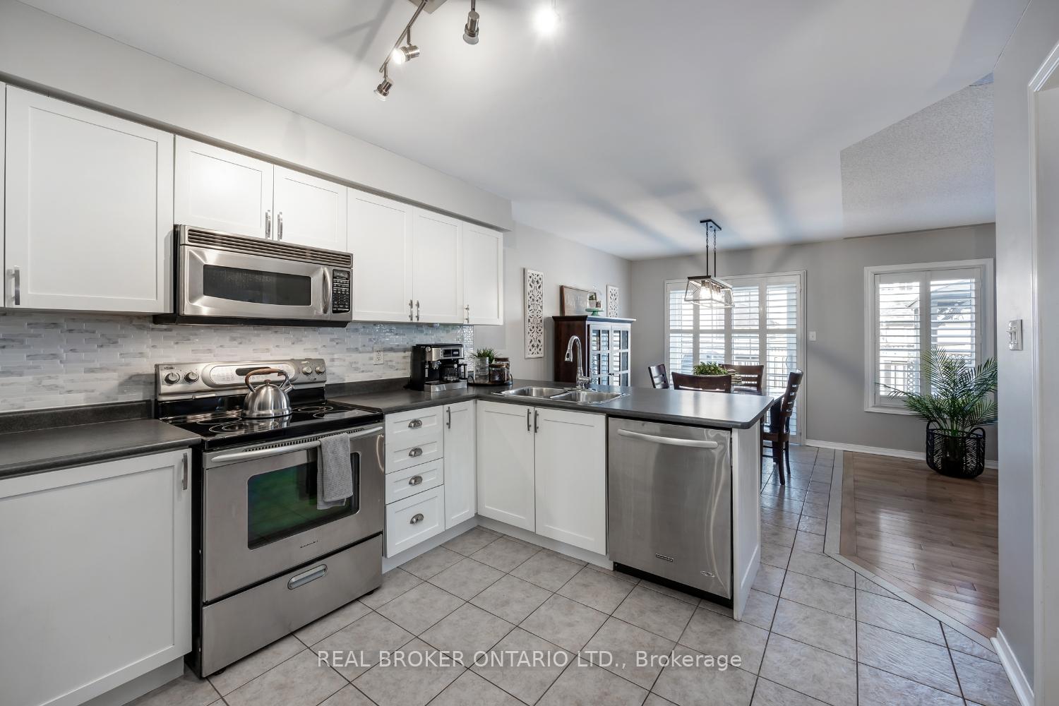 Photo 7 of 5 Millburn Drive, Clarington, Bowmanville — HOMEH