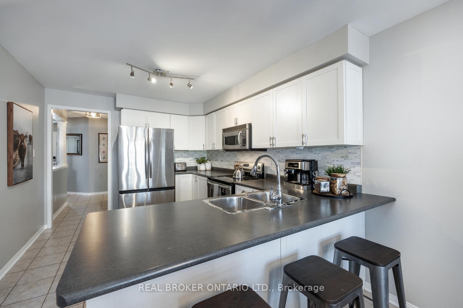 Photo 8 of 5 Millburn Drive, Clarington, Bowmanville — HOMEH