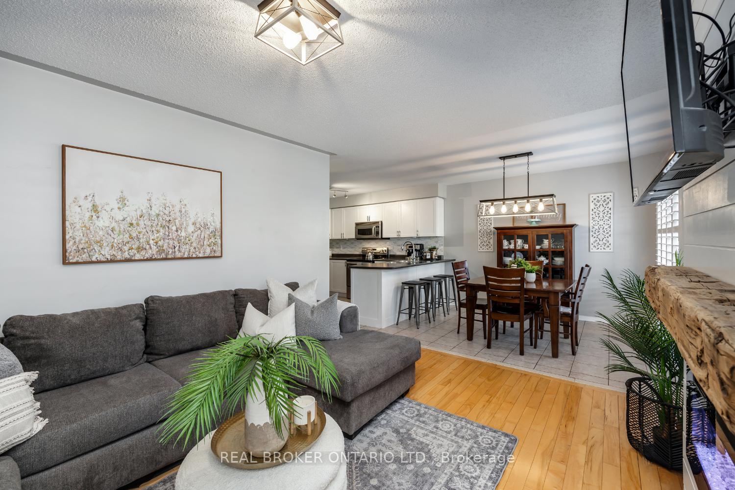 Photo 11 of 5 Millburn Drive, Clarington, Bowmanville — HOMEH