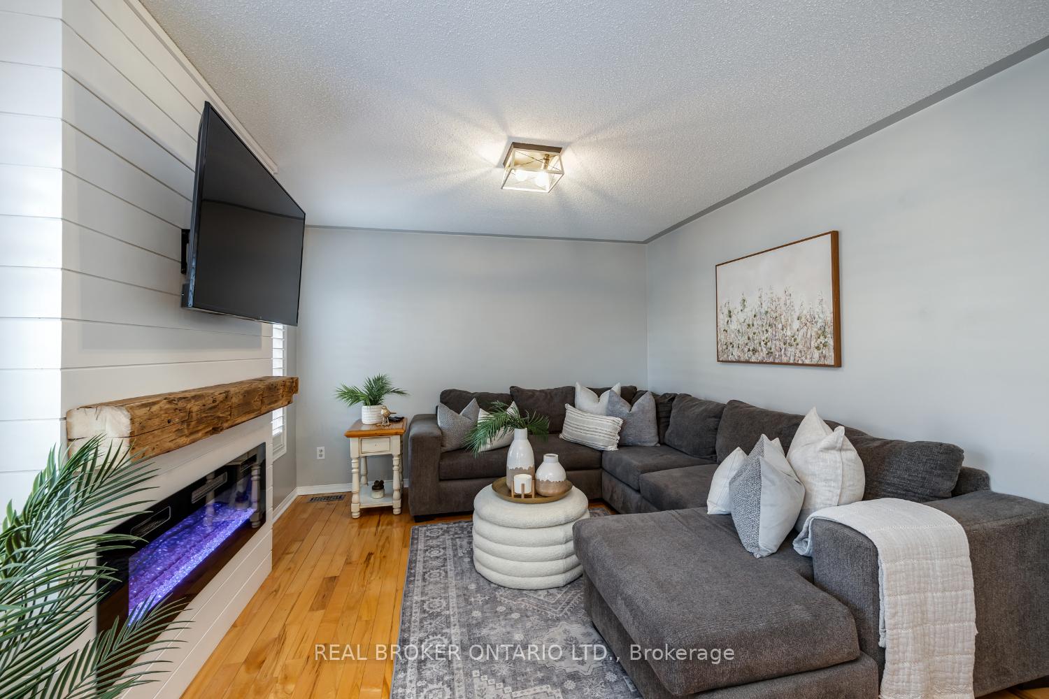 Photo 12 of 5 Millburn Drive, Clarington, Bowmanville — HOMEH