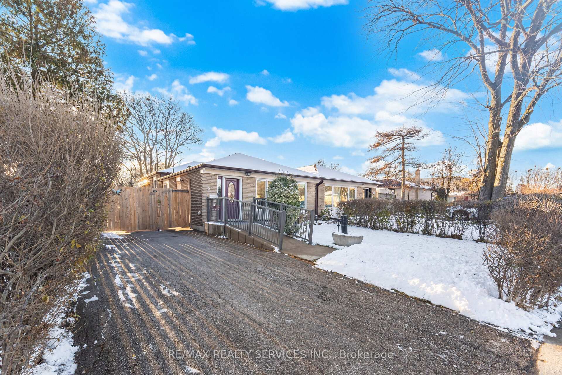 Photo 5 of 9 Aintree Crescent, Brampton, Avondale — HOMEH