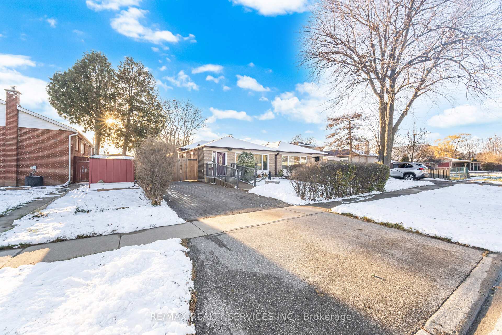 Photo 12 of 9 Aintree Crescent, Brampton, Avondale — HOMEH