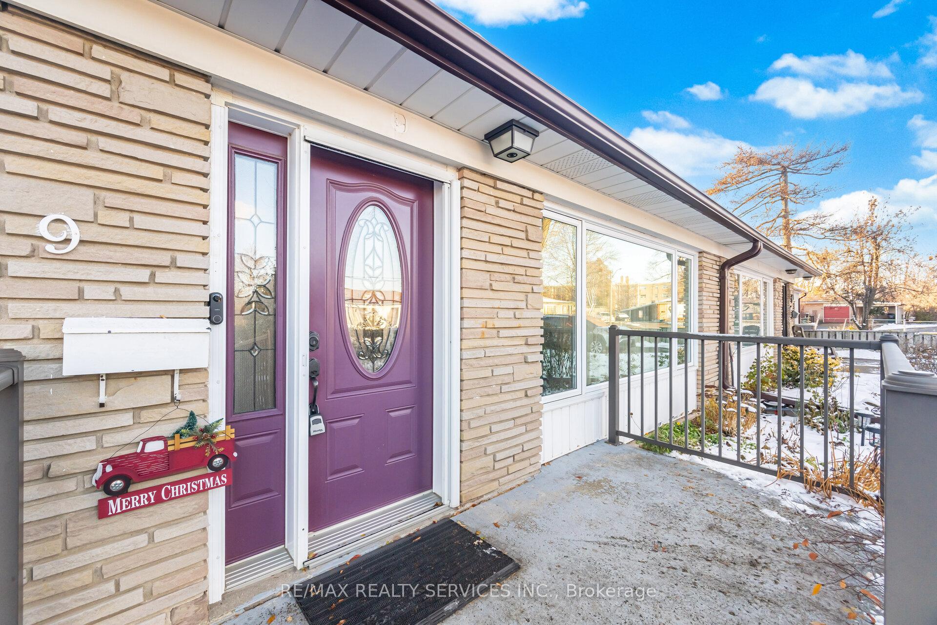 Photo 4 of 9 Aintree Crescent, Brampton, Avondale — HOMEH