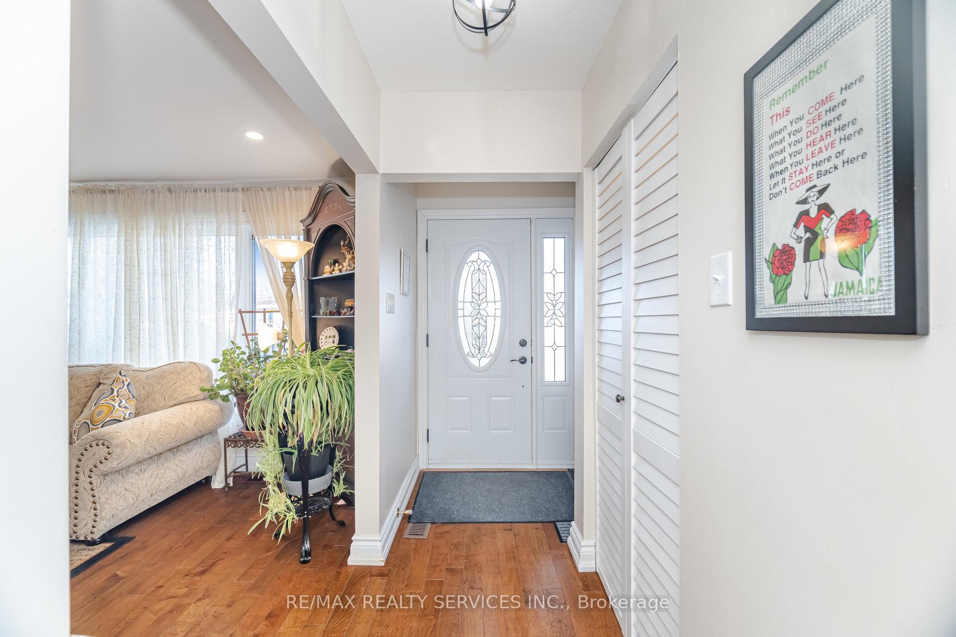 Photo 7 of 9 Aintree Crescent, Brampton, Avondale — HOMEH