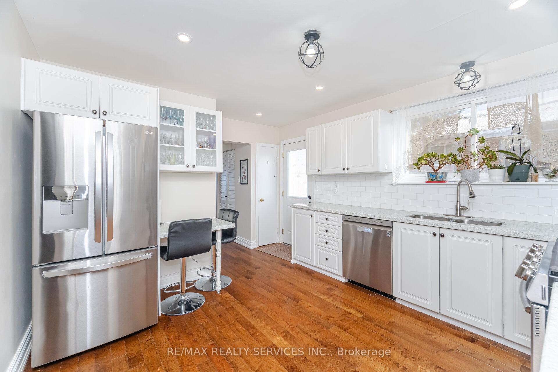 Photo 8 of 9 Aintree Crescent, Brampton, Avondale — HOMEH