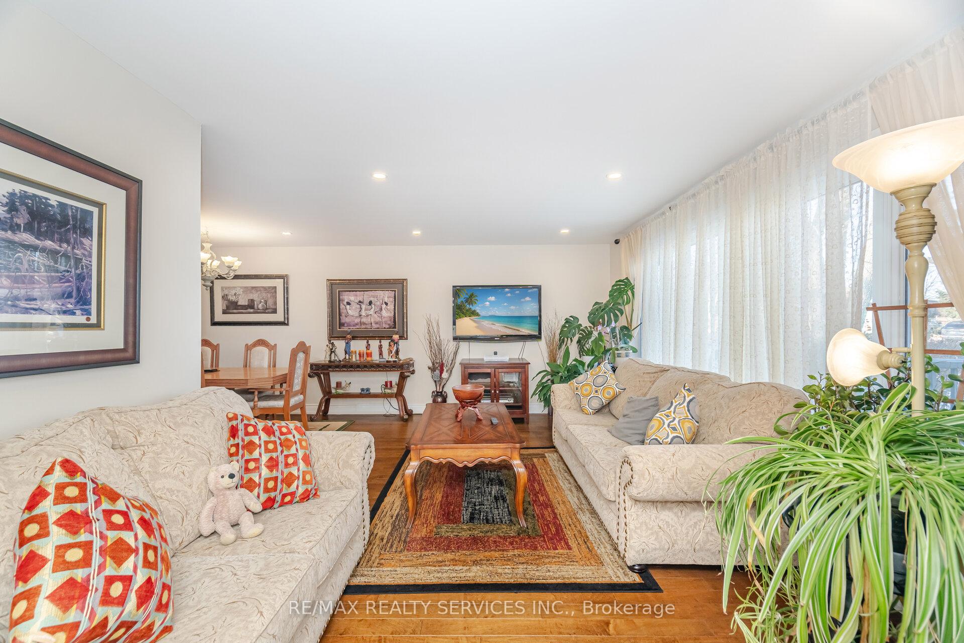 Photo 9 of 9 Aintree Crescent, Brampton, Avondale — HOMEH