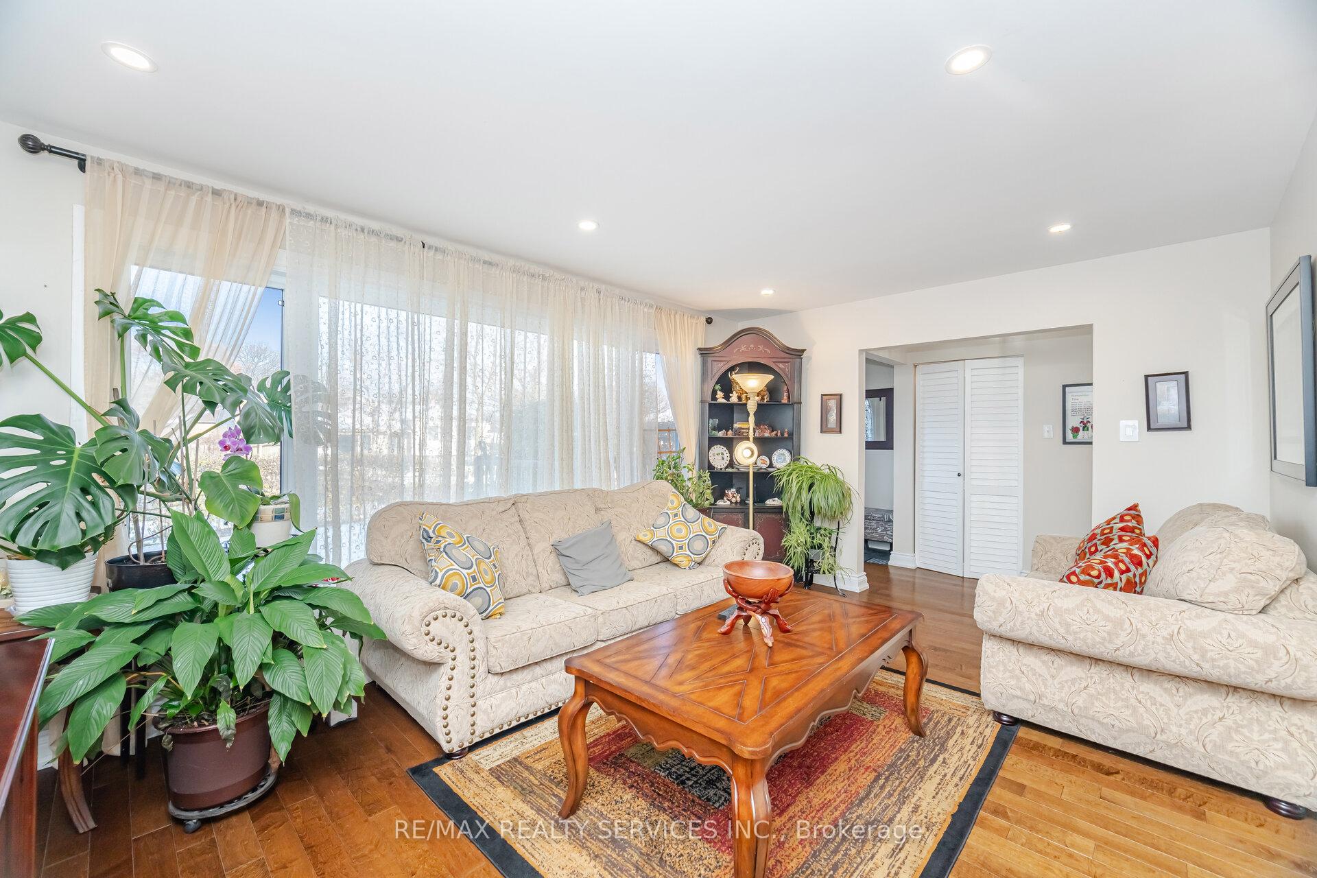 Photo 15 of 9 Aintree Crescent, Brampton, Avondale — HOMEH