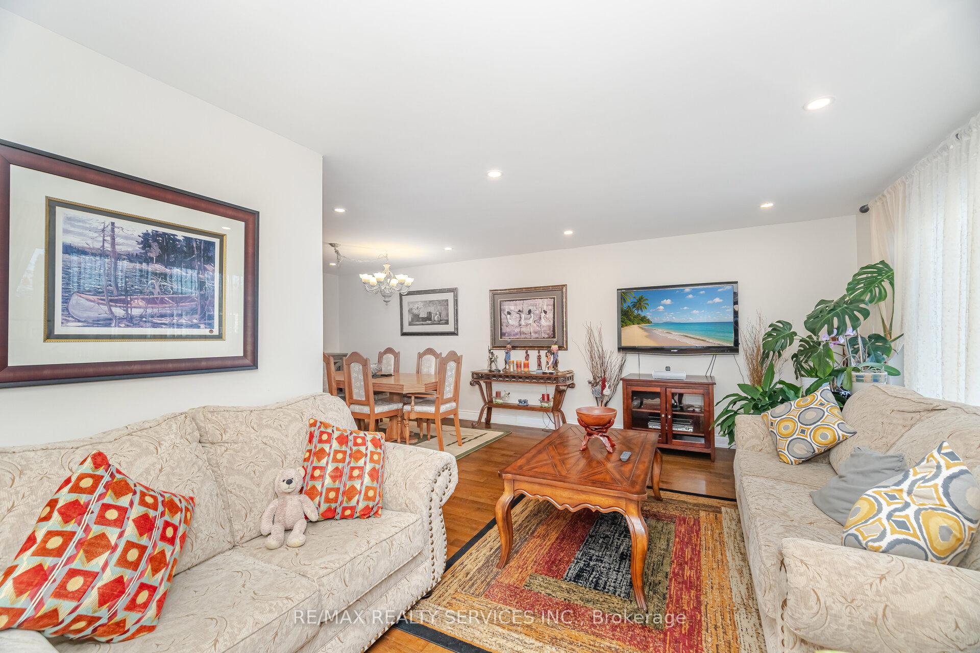 Photo 40 of 9 Aintree Crescent, Brampton, Avondale — HOMEH