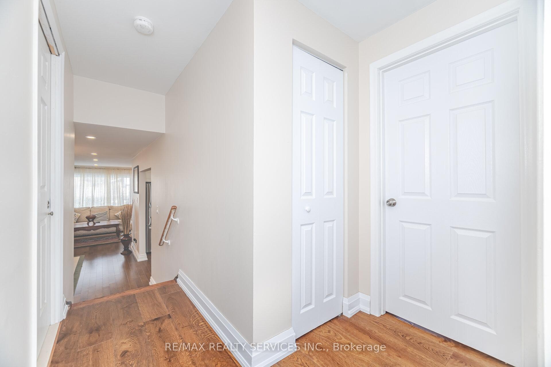 Photo 11 of 9 Aintree Crescent, Brampton, Avondale — HOMEH