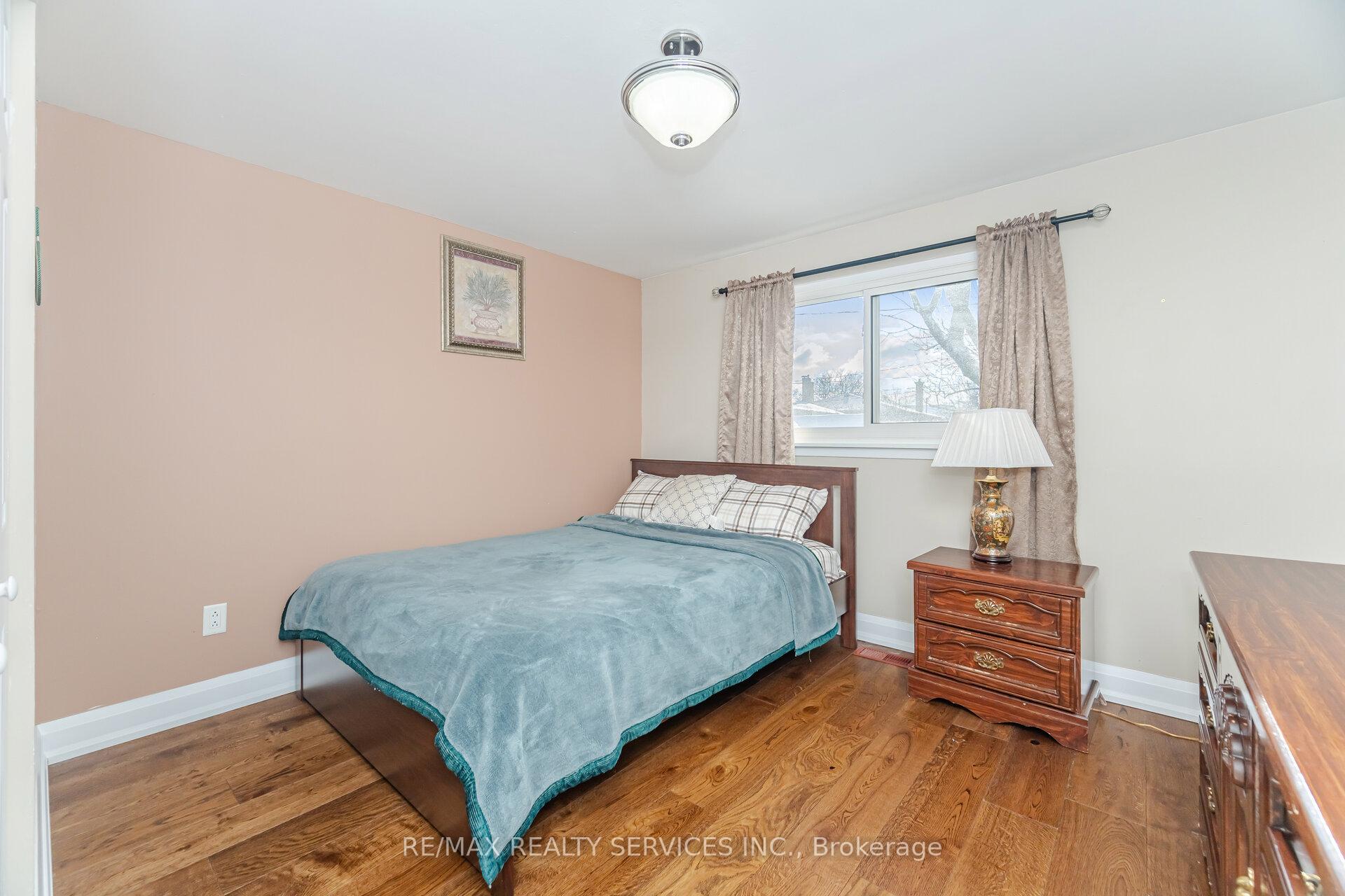 Photo 16 of 9 Aintree Crescent, Brampton, Avondale — HOMEH