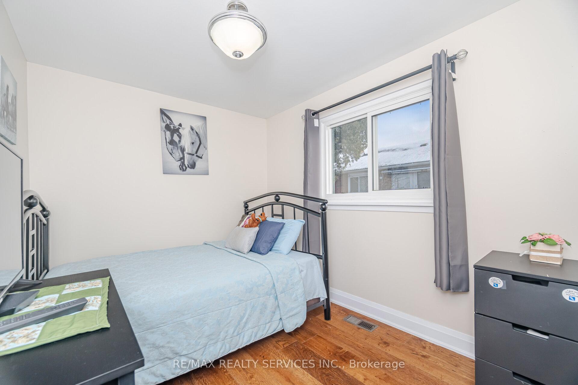 Photo 22 of 9 Aintree Crescent, Brampton, Avondale — HOMEH