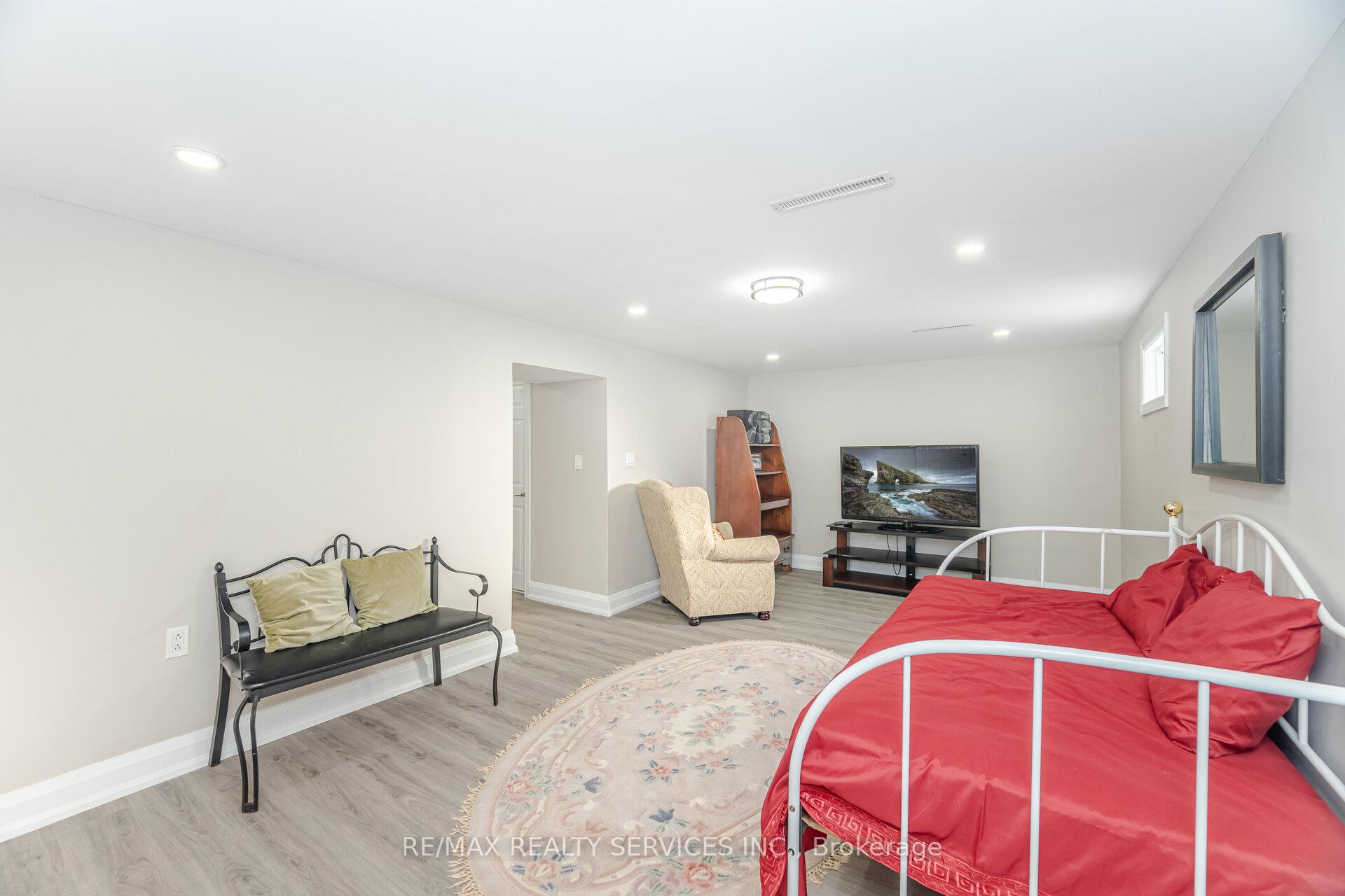 Photo 24 of 9 Aintree Crescent, Brampton, Avondale — HOMEH