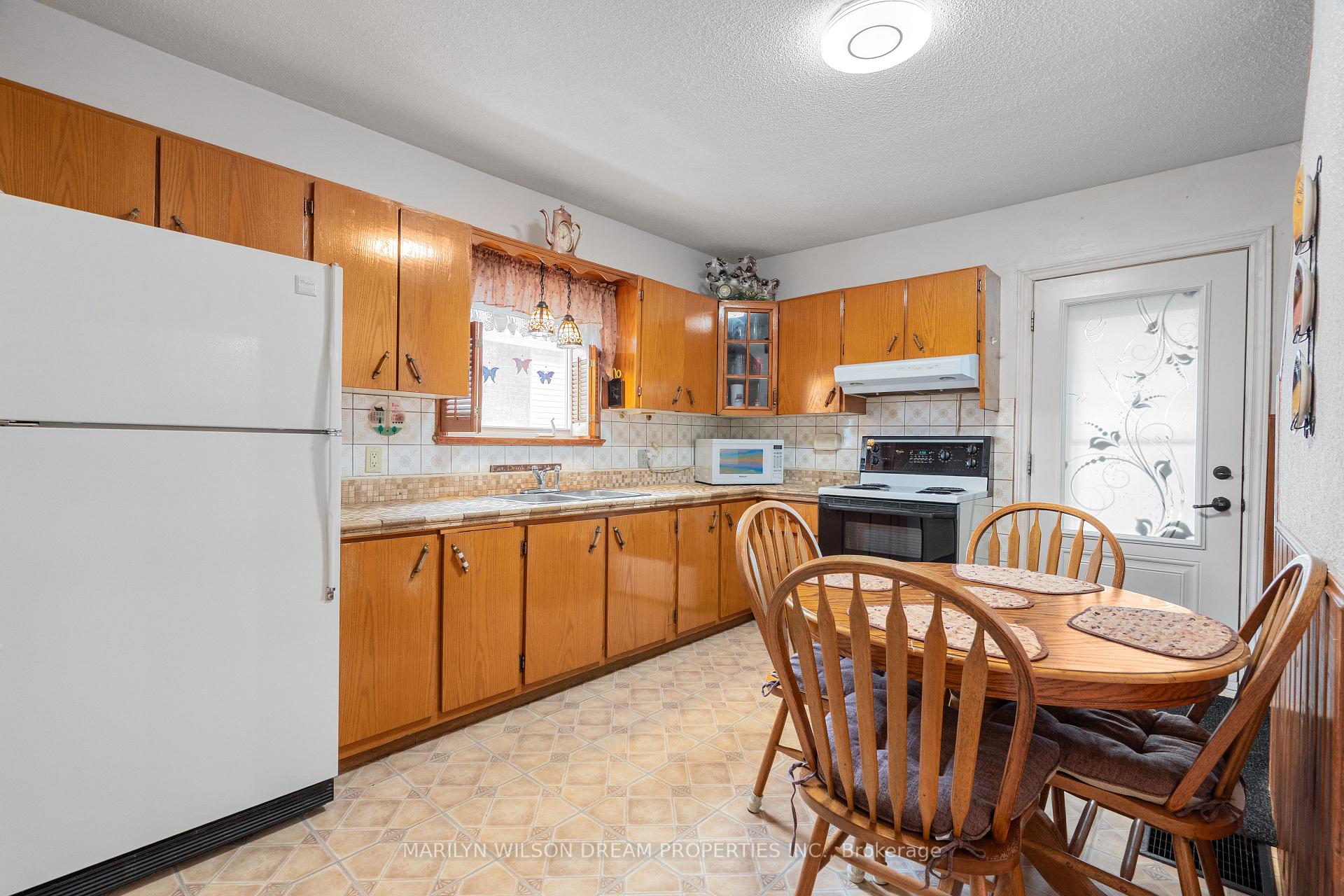 Photo 9 of 1252 Dorchester Avenue, Ottawa, Carlington — HOMEH