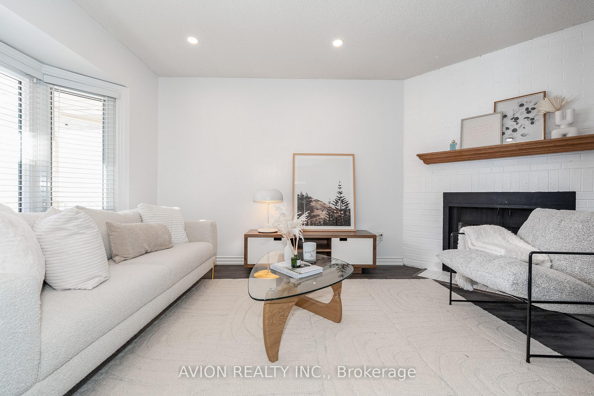 Photo 2 of 17 Wrenn Boulevard, Clarington, Bowmanville — HOMEH