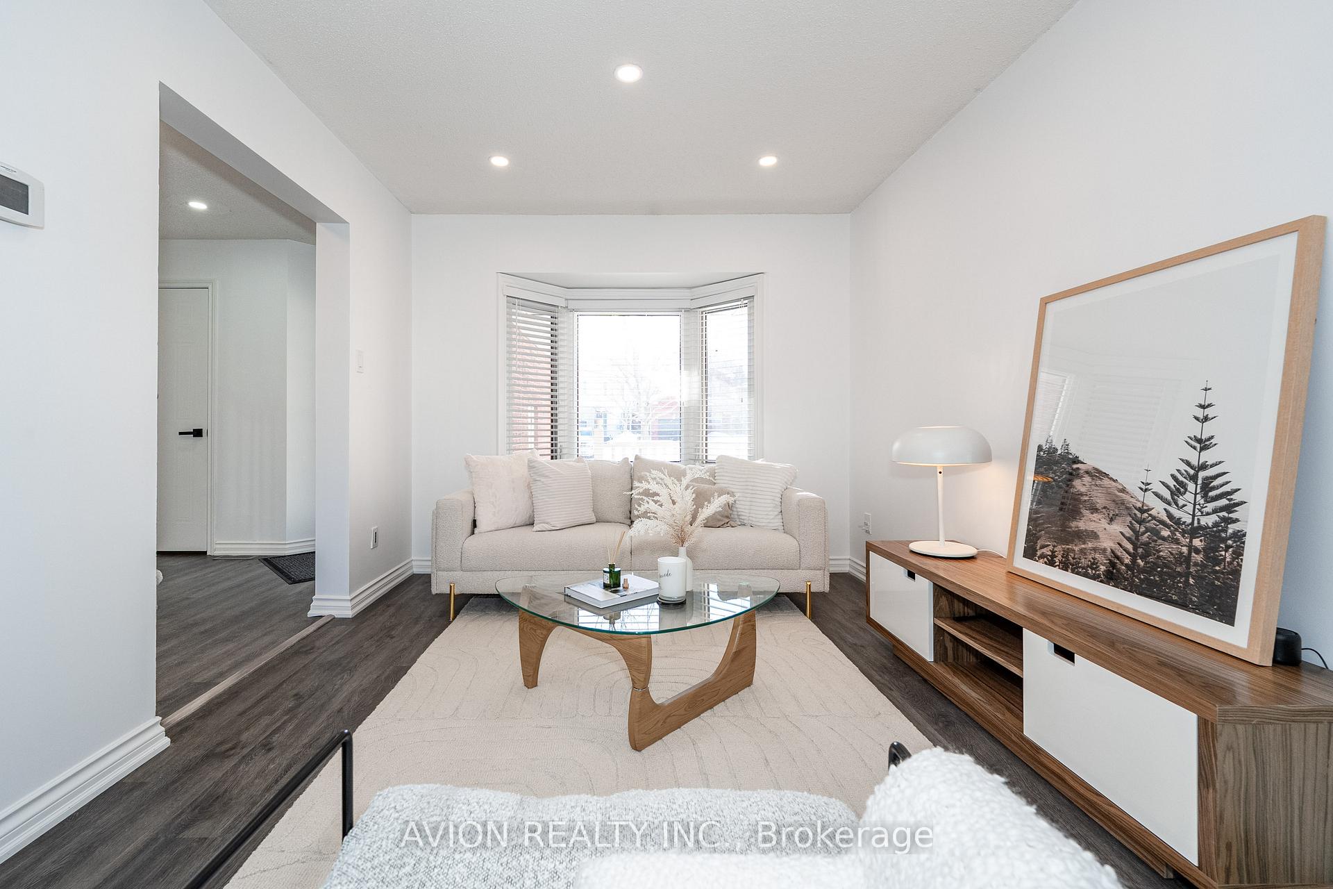 Photo 5 of 17 Wrenn Boulevard, Clarington, Bowmanville — HOMEH