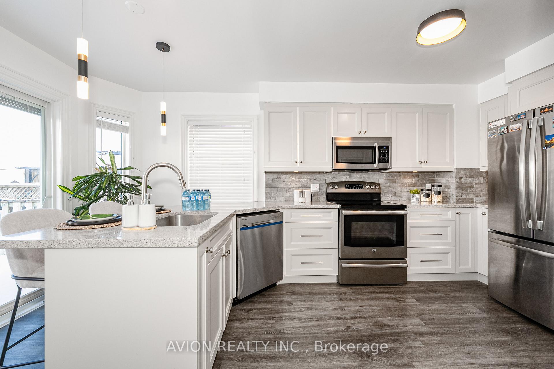 Photo 9 of 17 Wrenn Boulevard, Clarington, Bowmanville — HOMEH