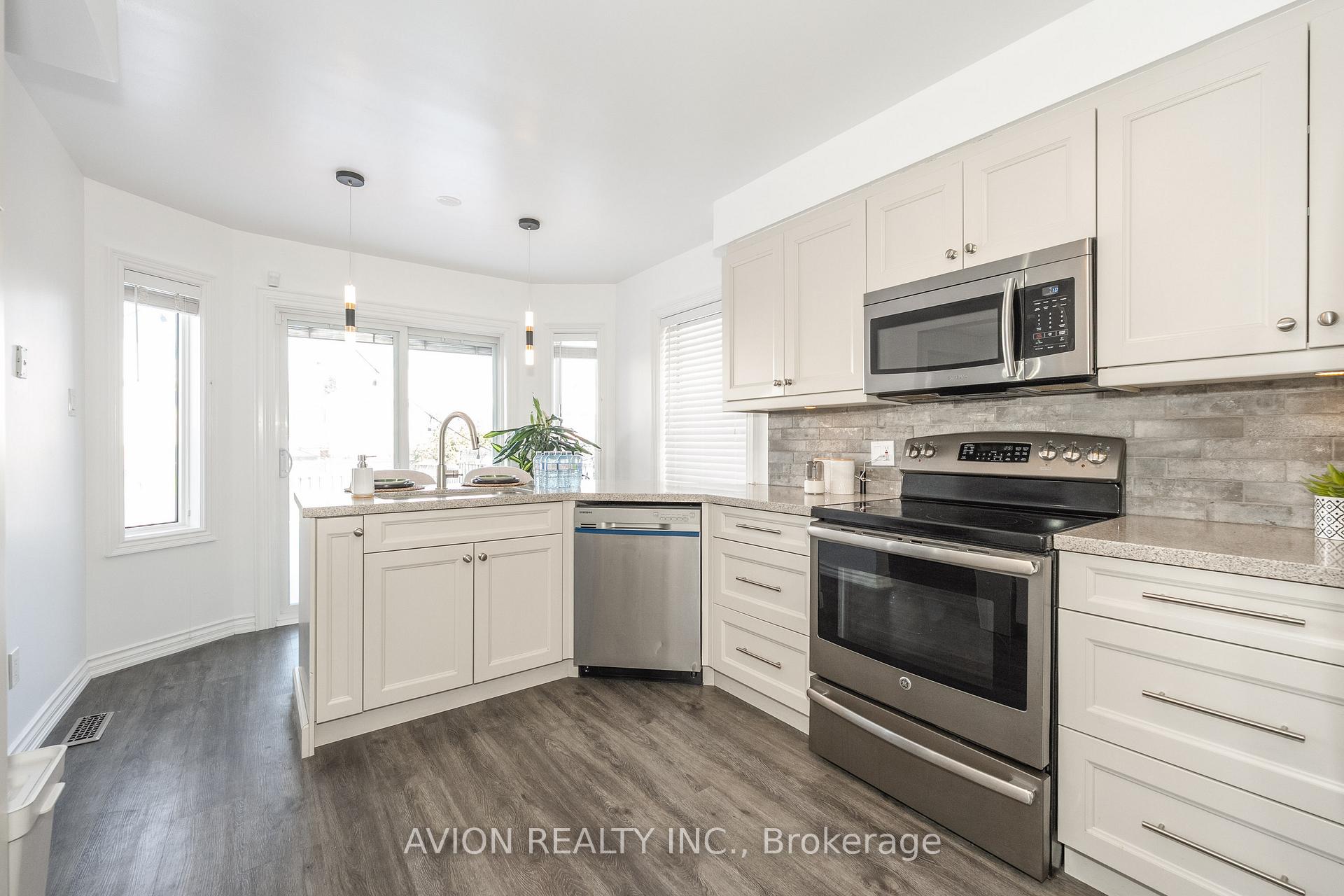 Photo 10 of 17 Wrenn Boulevard, Clarington, Bowmanville — HOMEH