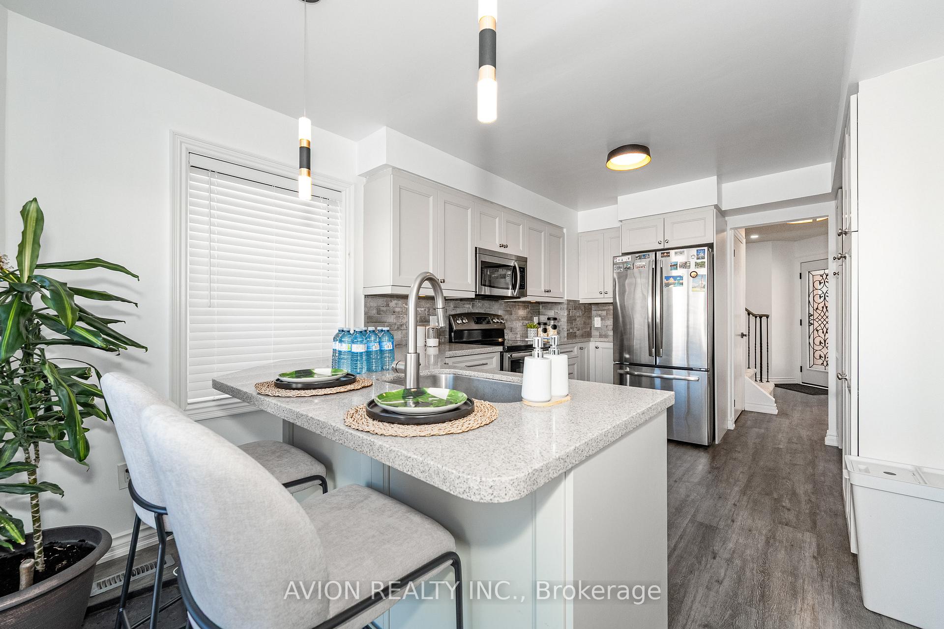 Photo 11 of 17 Wrenn Boulevard, Clarington, Bowmanville — HOMEH