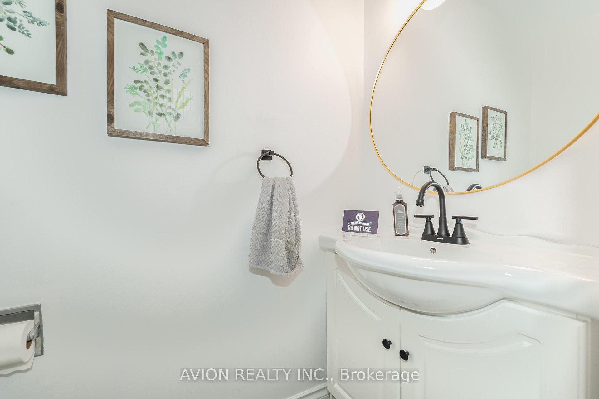 Photo 12 of 17 Wrenn Boulevard, Clarington, Bowmanville — HOMEH