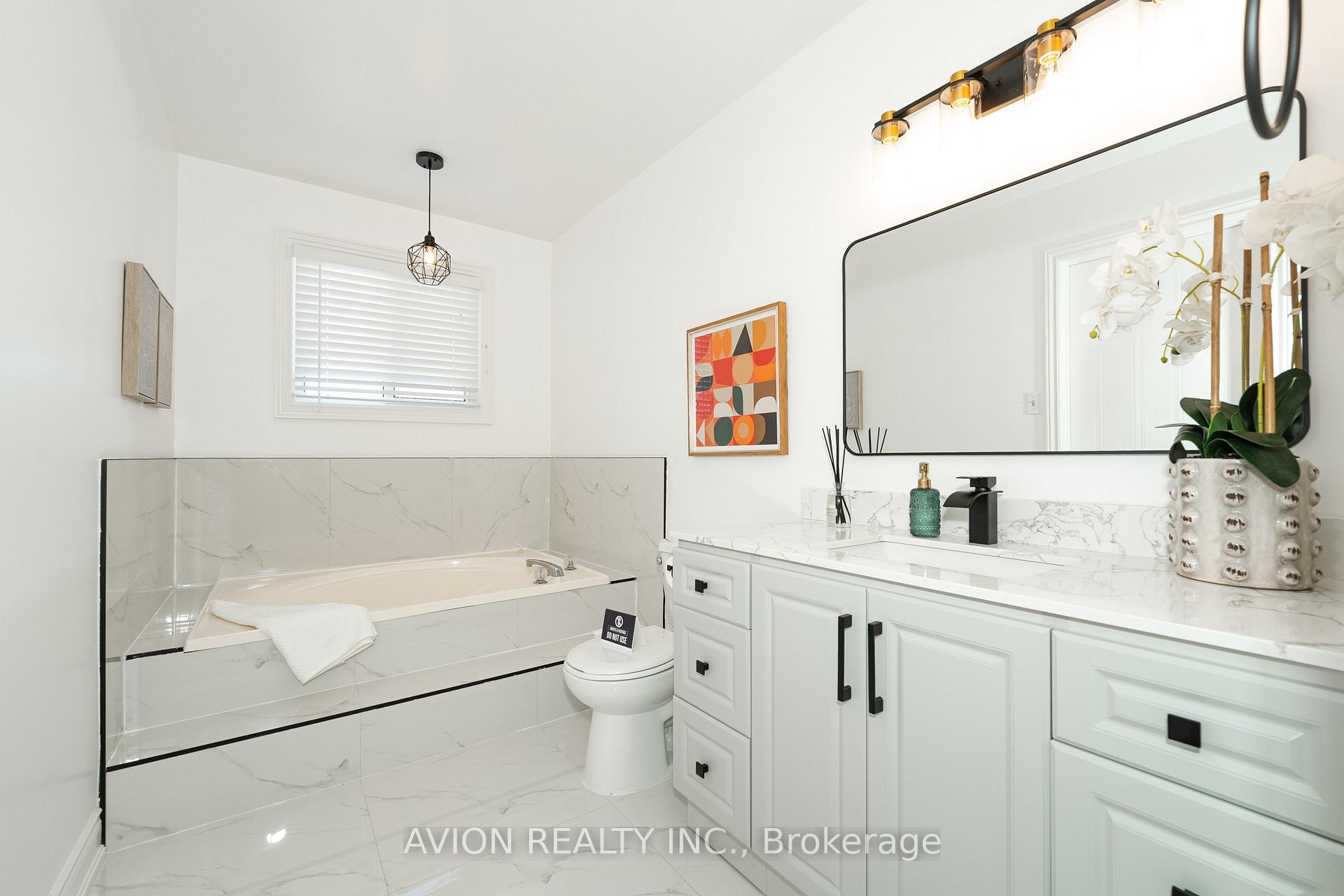 Photo 15 of 17 Wrenn Boulevard, Clarington, Bowmanville — HOMEH