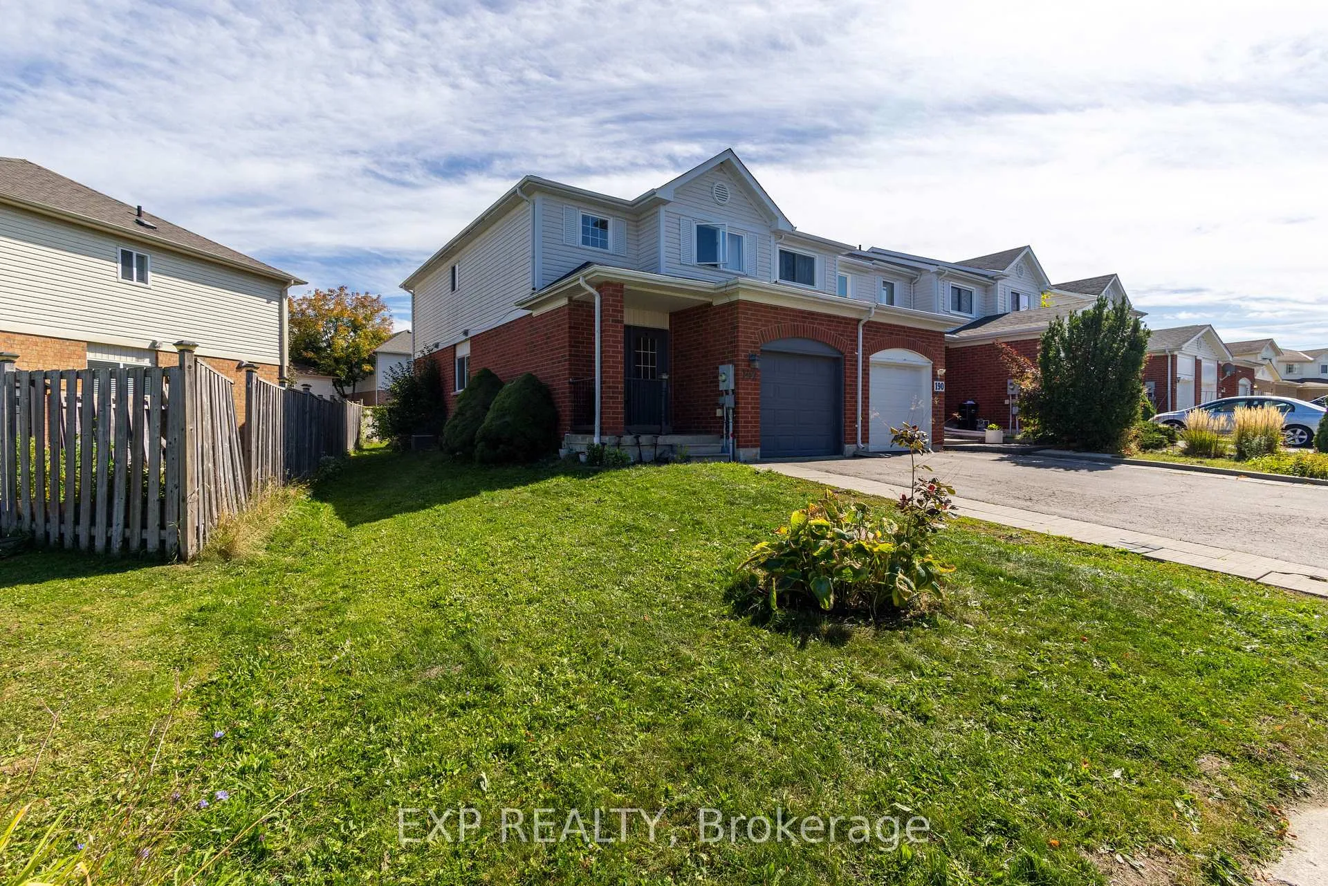 Photo 3 of 192 Pickett Crescent, Barrie, Painswick North — HOMEH
