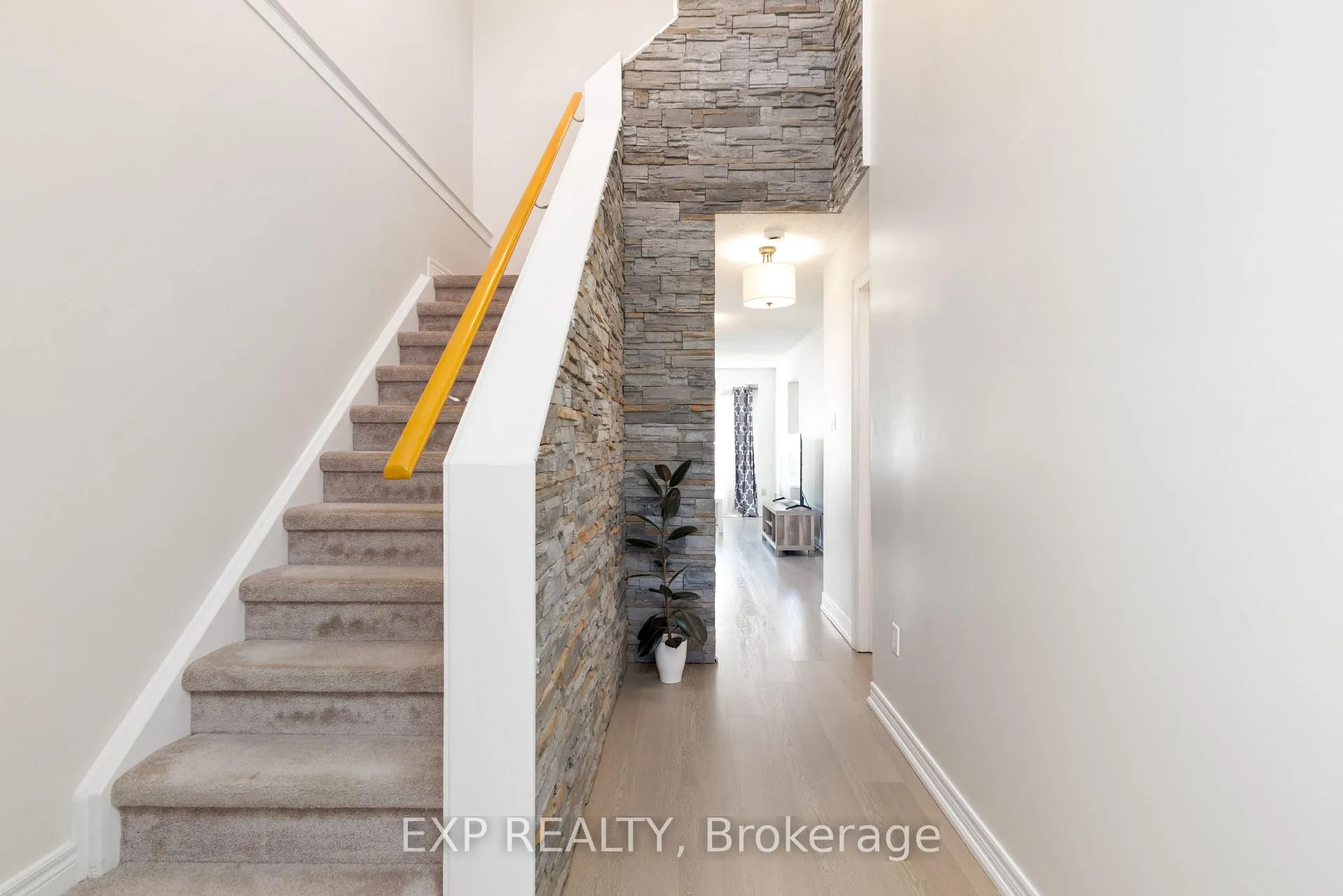 Photo 6 of 192 Pickett Crescent, Barrie, Painswick North — HOMEH