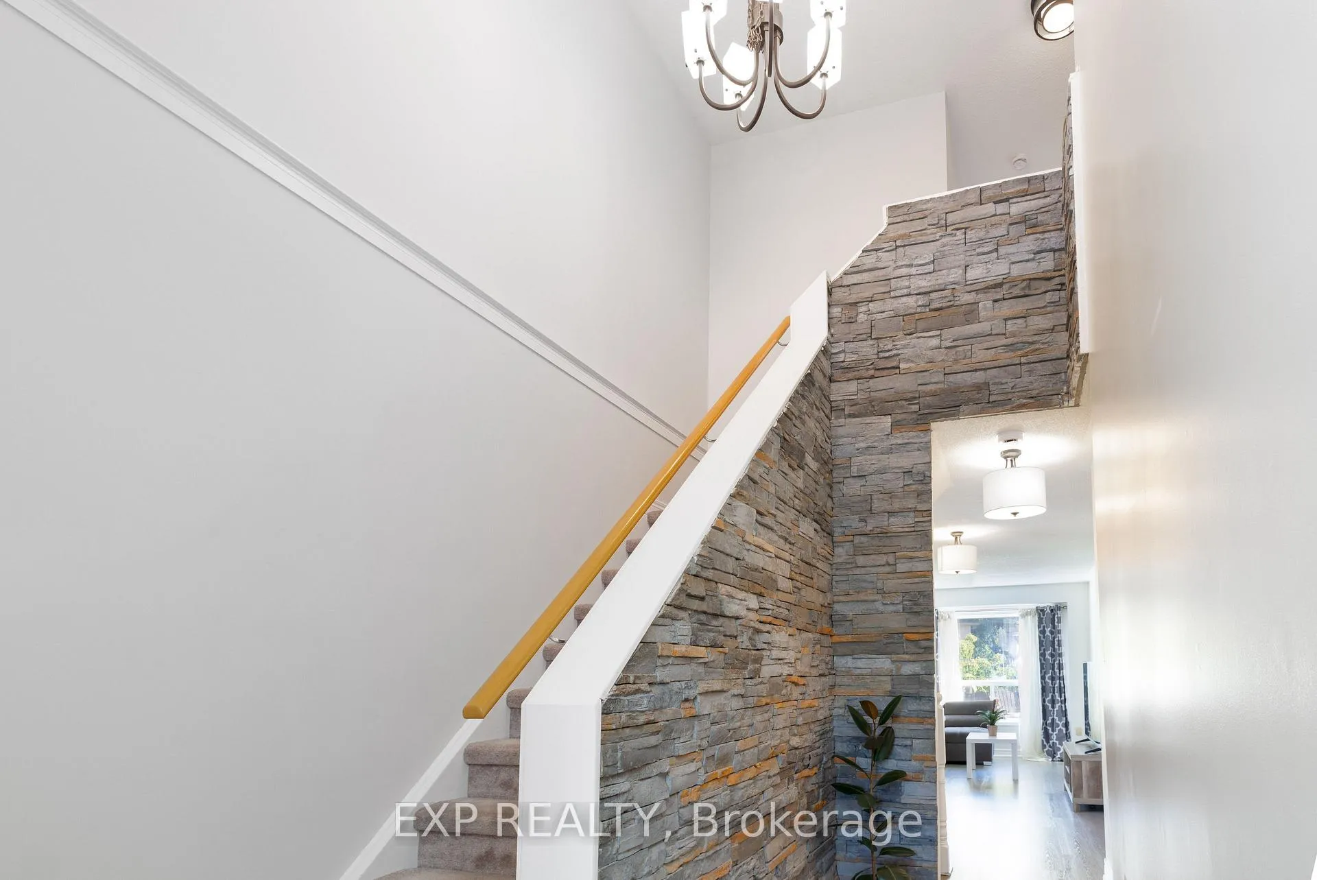Photo 7 of 192 Pickett Crescent, Barrie, Painswick North — HOMEH